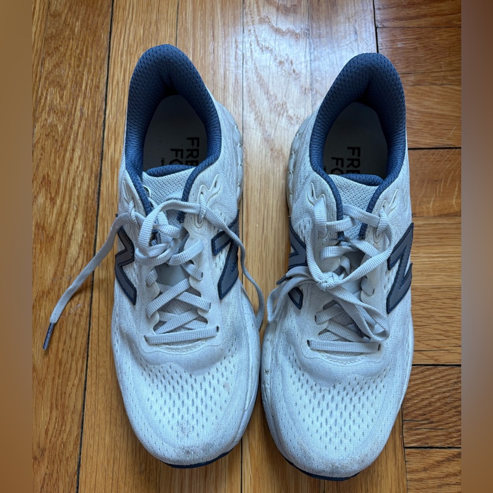 New Balance White and Navy Fresh Foam 880 Sneakers